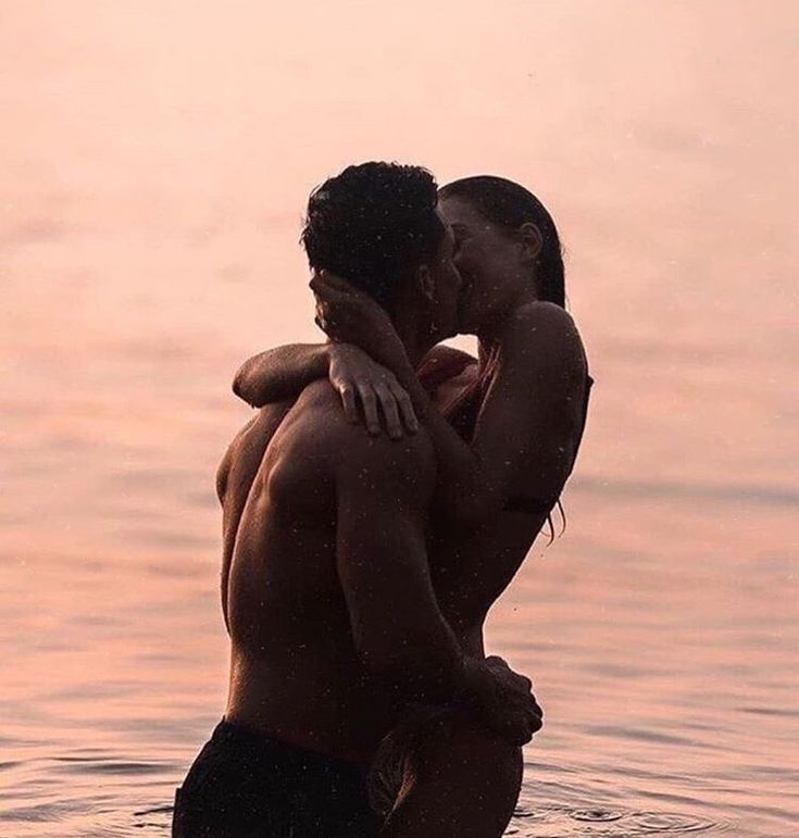Фото мужчины и женщины романтические со спины