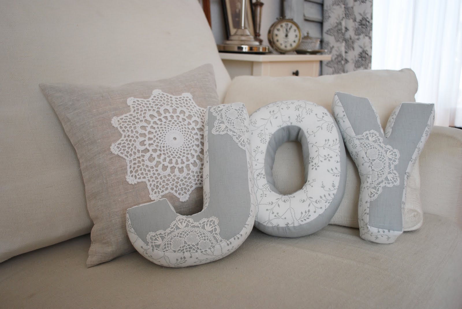 Подушки буквы на свадьбу
