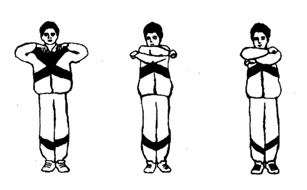 Выполнение упражнения «Обними плечи»