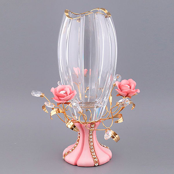 Интерьерное украшение: ваза