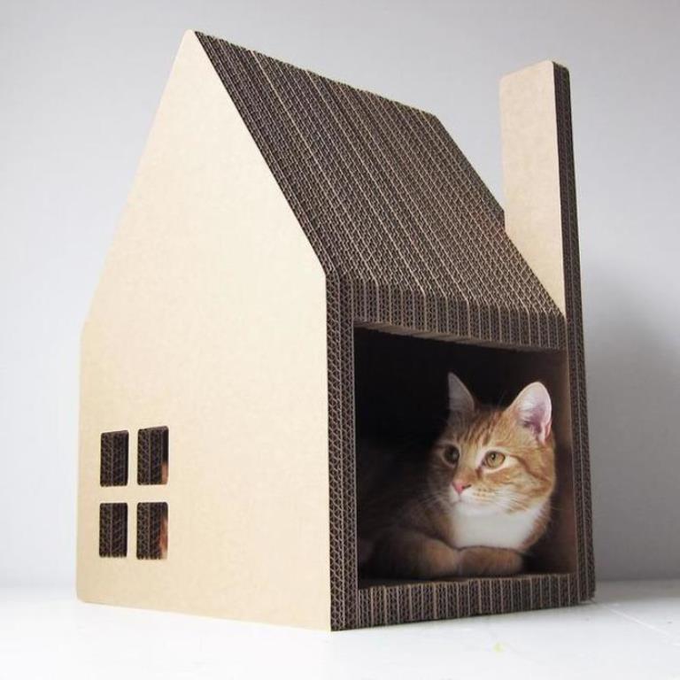 Гофрированный картон — это хороший материал, который подойдет даже для изготовления домика для кота