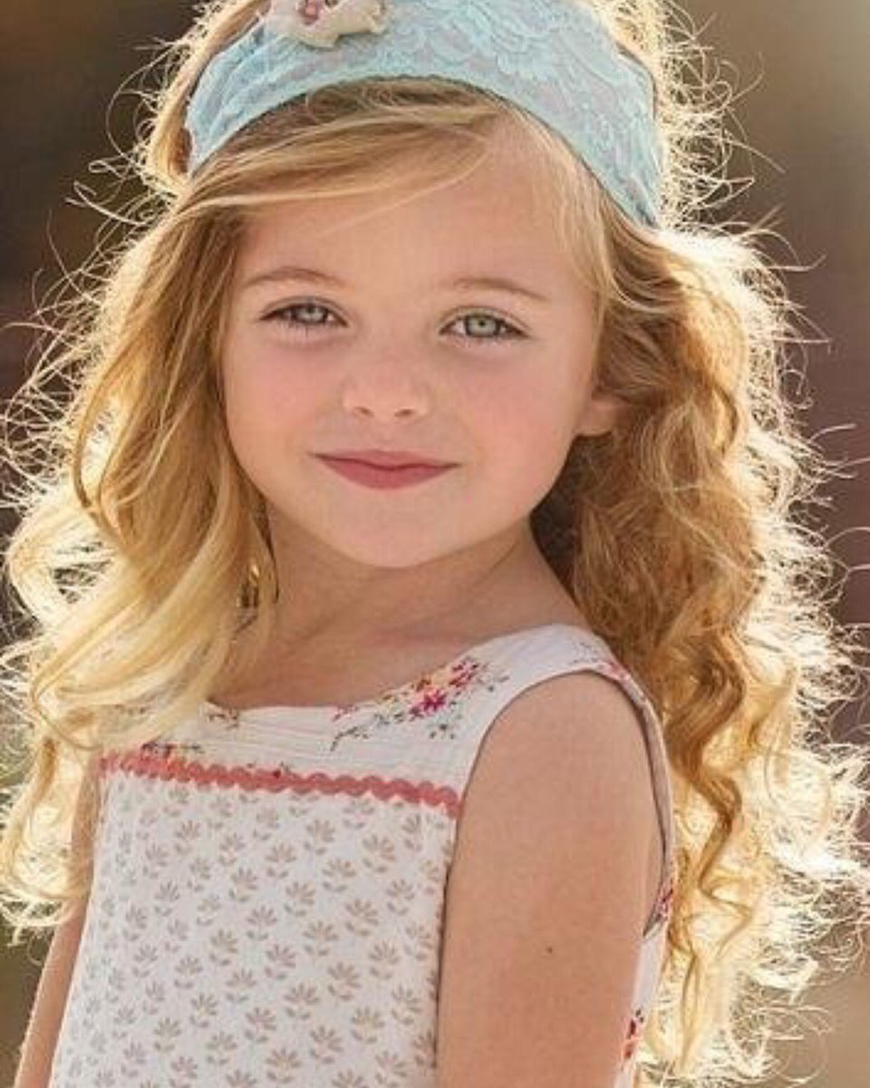Очень красивые девочки 6 лет. Оливия Алиева. София Юлдашева. Красивые белокурые дети. Маленькая девочка со светлыми волосами.