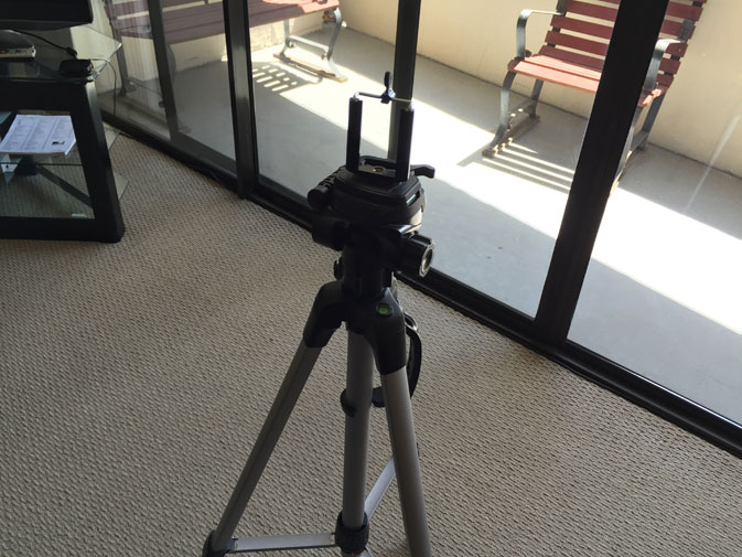 Use a tripod to take more attractive Tinder OKCupid pictures