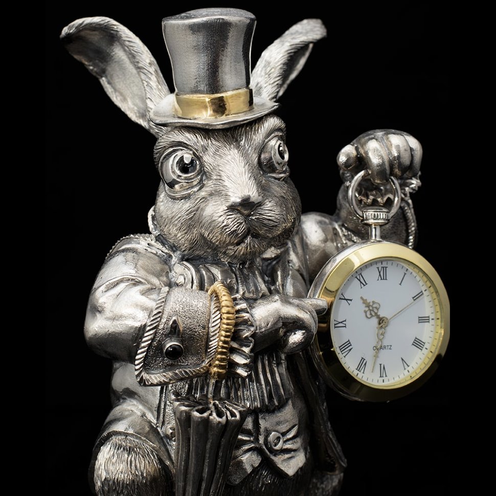 Кролик с часами из Алисы в стране чудес