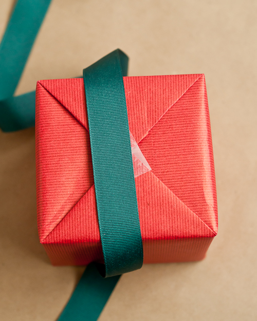 How to properly wrap a present - 4 secrets! 