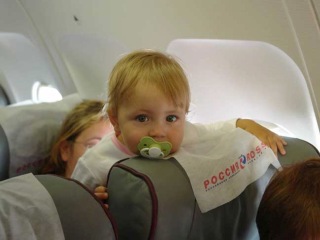 В самолете с ребенком