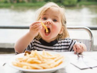 Влияние чипсов на развитие ребенка